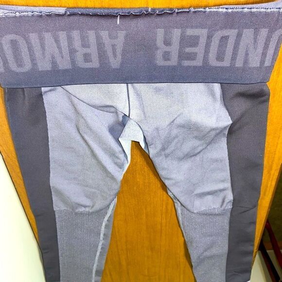 Under armour fitted soft lightweight athletic leggings - Picture 1 of 4